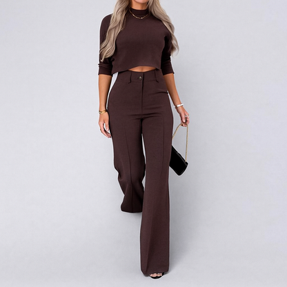 Elegancia Atemporal: Top Crop y Pantalón Fluido