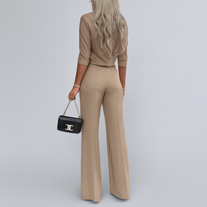 Elegancia Atemporal: Top Crop y Pantalón Fluido
