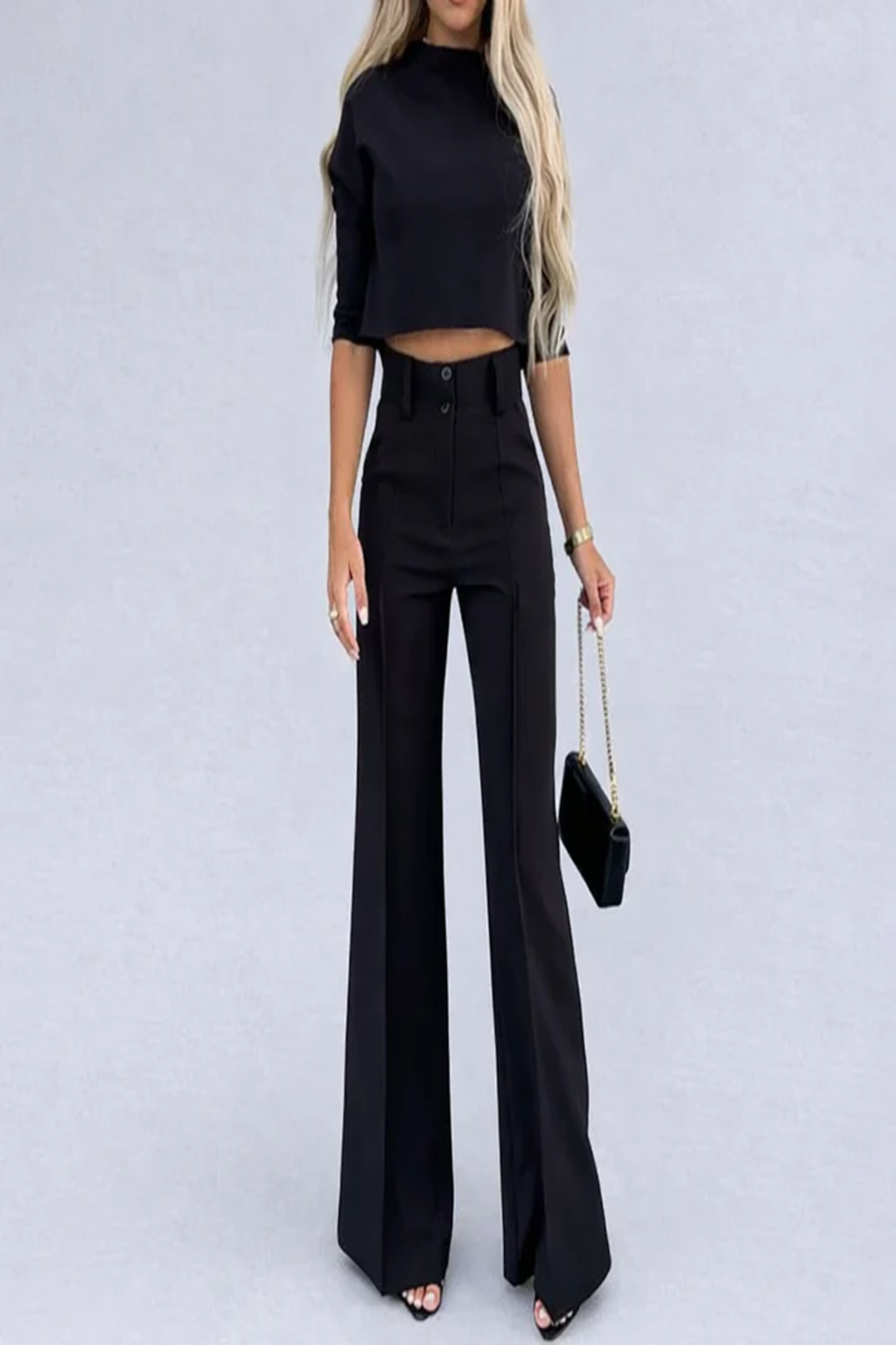 Elegancia Atemporal: Top Crop y Pantalón Fluido