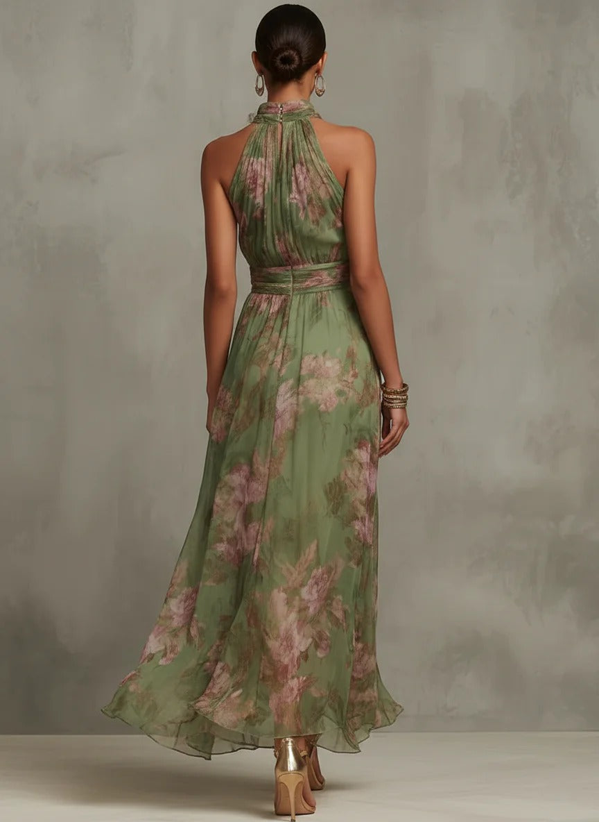Serena - Vestido largo de gasa verde con estampado floral y escote halter.